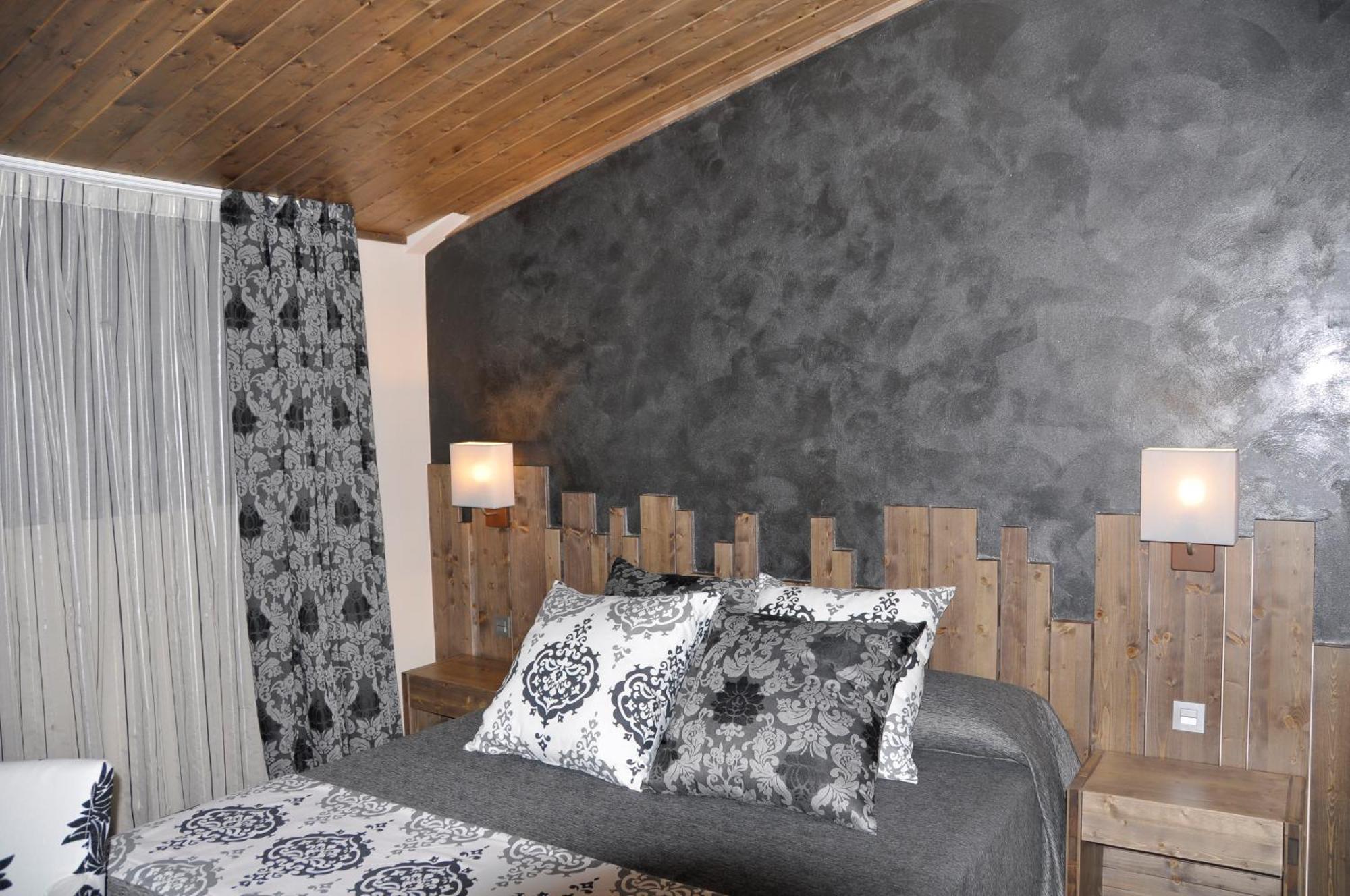 Santa Barbara Hotel Sant Corneli ภายนอก รูปภาพ
