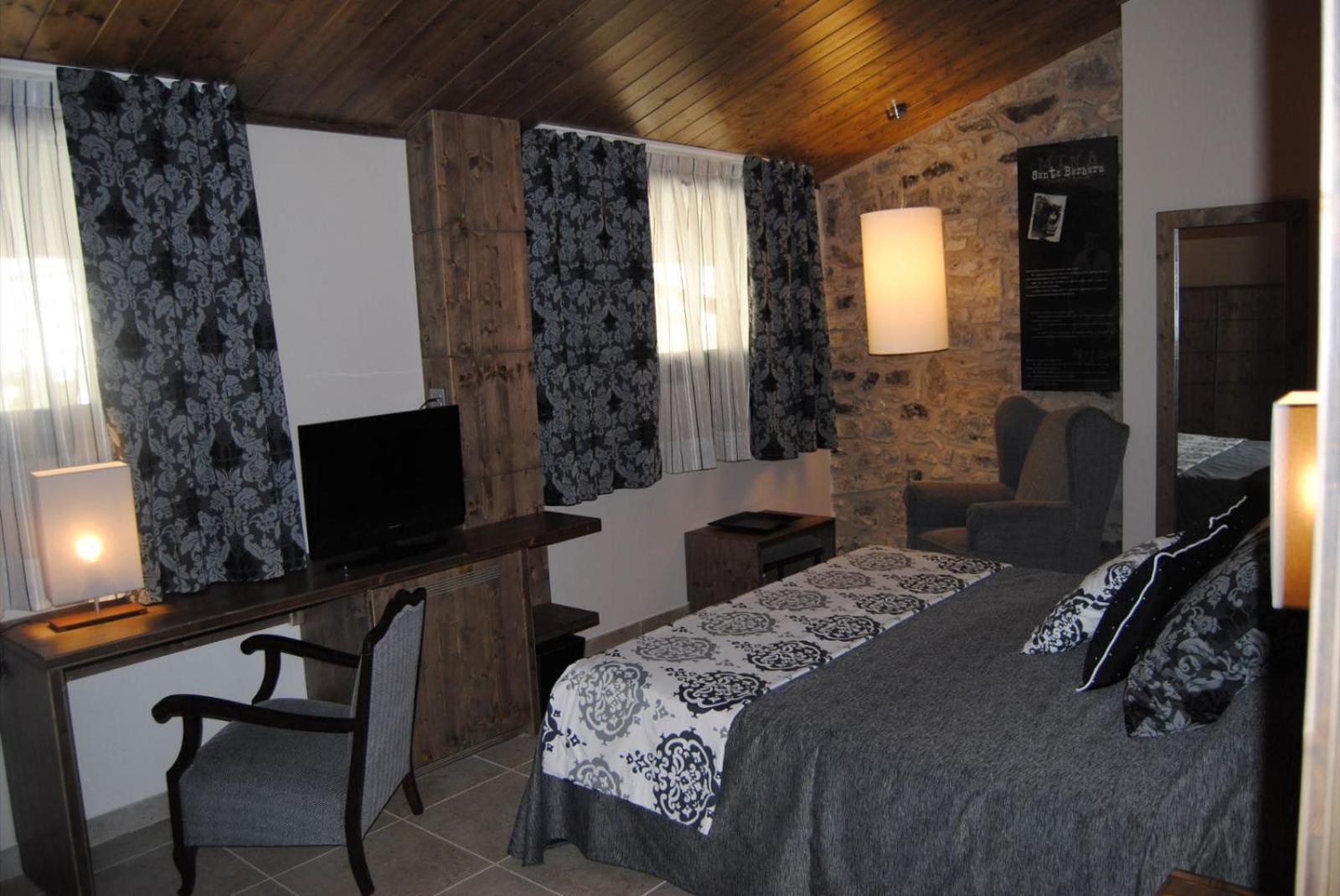 Santa Barbara Hotel Sant Corneli ภายนอก รูปภาพ