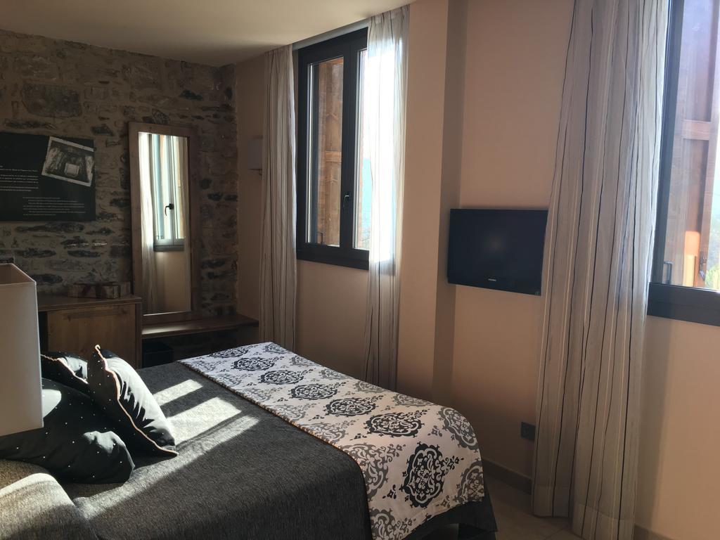 Santa Barbara Hotel Sant Corneli ภายนอก รูปภาพ